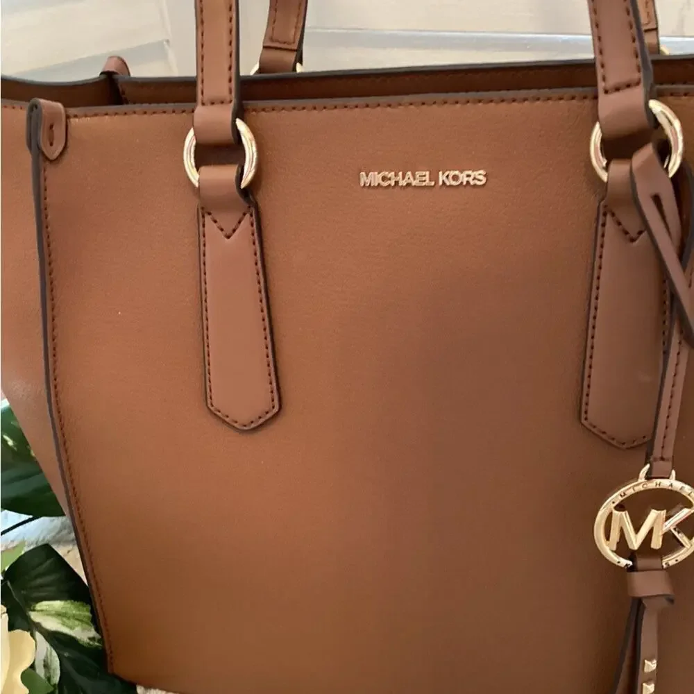 Jet Set Large NEW Crossgrain Leather Top-Zip Tote Bag